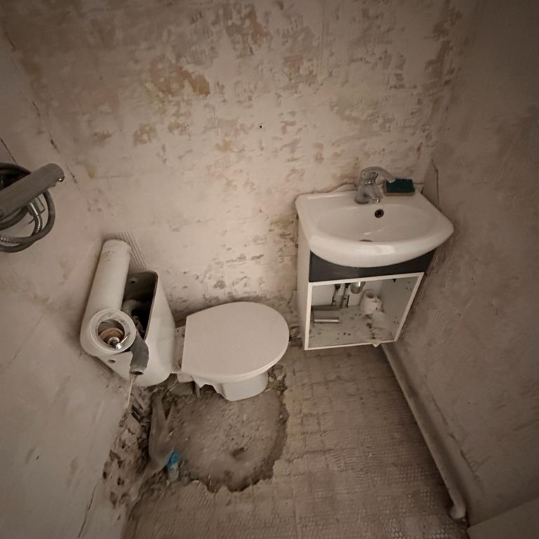 Salle de bain avant rénovation Montrouge — AZ Batiments